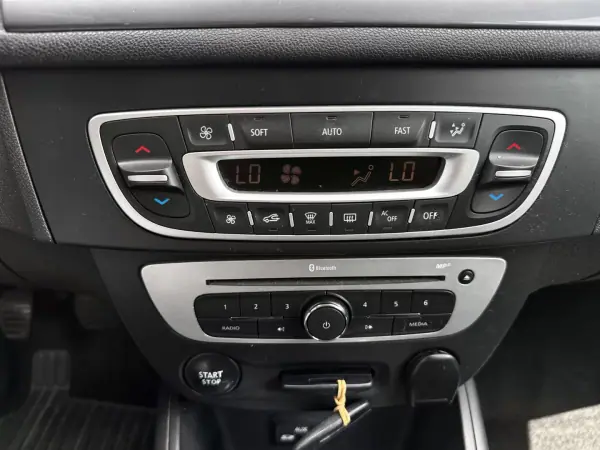 Renault Mégane Sport Tourer 2015 - 7990 EUR, 194000 km - AUTO.MOTO.pt - 194000km - foto 23 de 47