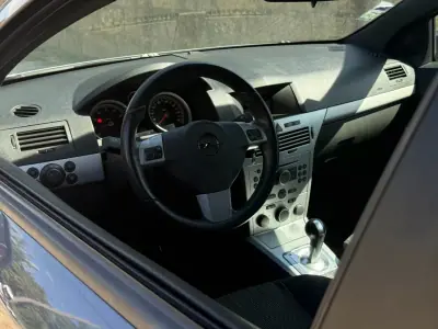 Opel Astra GTC 2006 - 4500 EUR, 127500 km - foto 5 de 11