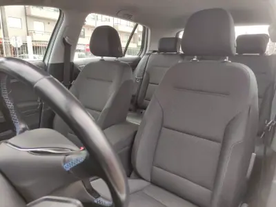 Volkswagen e-Golf 2019 - 15900 EUR, 81000 km - AUTO.MOTO.pt - 81000km - foto 10 de 26