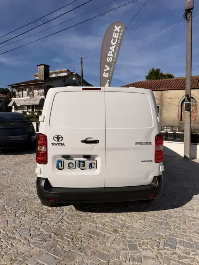 Toyota Proace Verso Electric 2024 - 19500 EUR, 33000 km - AUTO.MOTO.pt - 33000km - foto 5 de 9