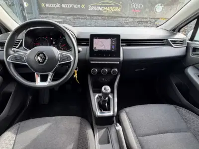Renault Clio 2021 - 16900 EUR, 65300 km - AUTO.MOTO.pt - 65300km - foto 10 de 12