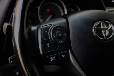 Toyota Auris 2012 - 11500 EUR, 179433 km - AUTO.MOTO.pt - 179433km - foto 15 de 34