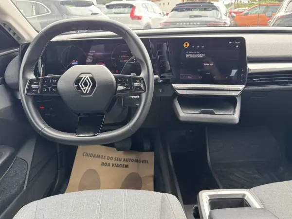 Renault Mégane E-Tech 2022 - 22500 EUR, 89000 km - AUTO.MOTO.pt - 89000km - foto 9 de 44