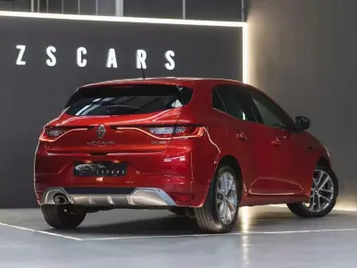 Renault Mégane 2017 - 15750 EUR, 110350 km - AUTO.MOTO.pt - 110350km - foto 12 de 17