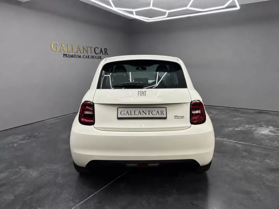 Fiat 500e 2023 - 16400 EUR, 14615 km - 14615km - foto 4 de 8