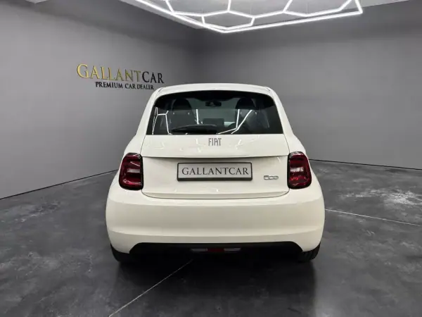 Fiat 500e 2023 - 18900 EUR, 14615 km - AUTO.MOTO.pt - 14615km - foto 4 de 8