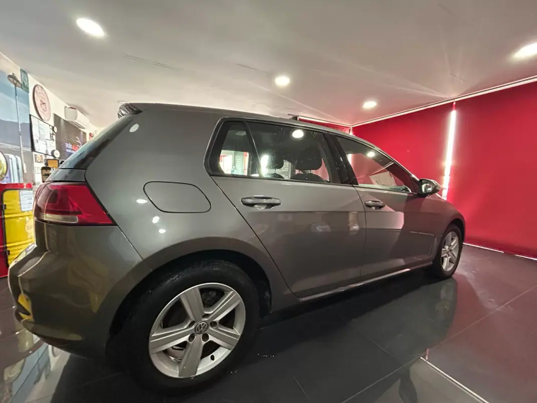 Volkswagen Golf 2014 - 15500 EUR, 143946 km - AUTO.MOTO.pt - 143946km - foto 6 de 23