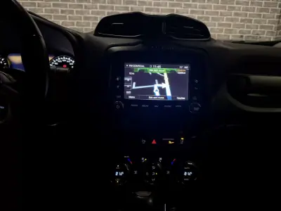 Jeep Renegade 2018 - 18900 EUR, 75000 km - AUTO.MOTO.pt - 75000km - foto 15 de 19