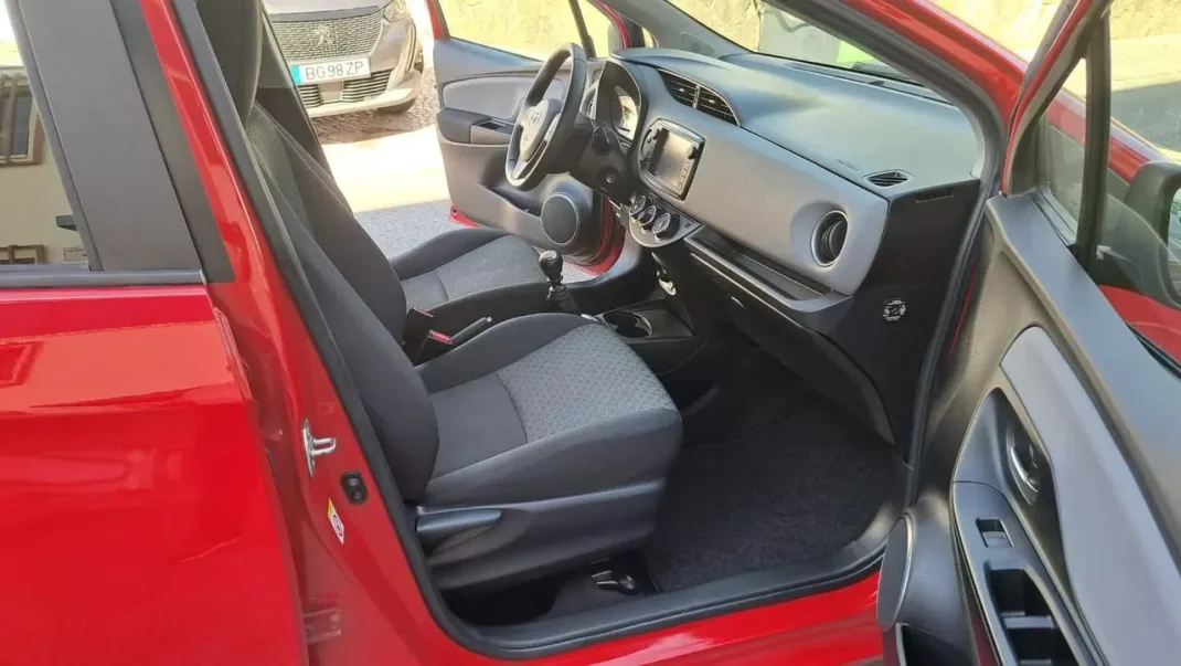 Toyota Yaris 2014 - 11890 EUR, 90525 km - AUTO.MOTO.pt - 90525km - foto 25 de 39
