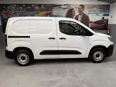 Peugeot Partner 2021 - 12250 EUR, 137000 km - AUTO.MOTO.pt - 137000km - foto 2 de 13