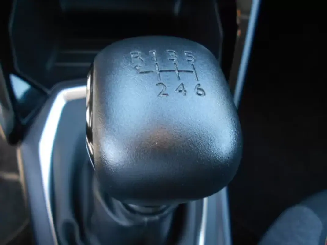 Peugeot 208 2024 - 15900 EUR, 36144 km - 36144km - foto 13 de 14
