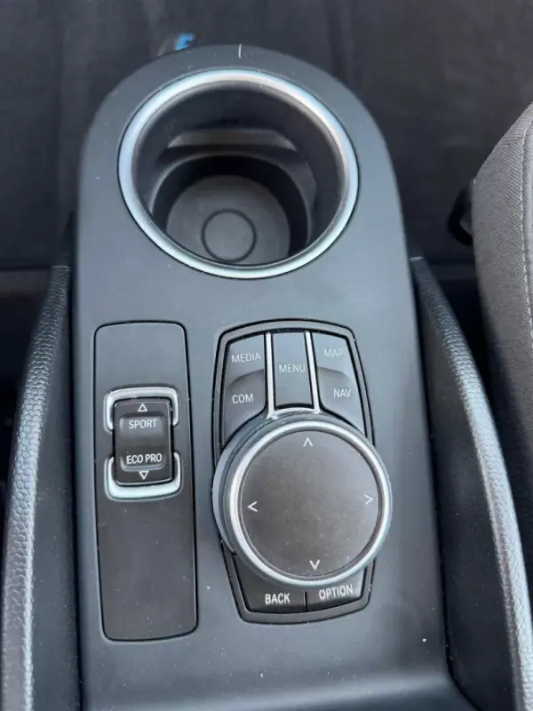 BMW i3 2021 - 25490 EUR, 33600 km - AUTO.MOTO.pt - 33600km - foto 12 de 27