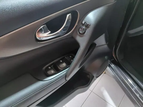 Nissan Qashqai 2018 - 18900 EUR, 99000 km - AUTO.MOTO.pt - 99000km - foto 9 de 16