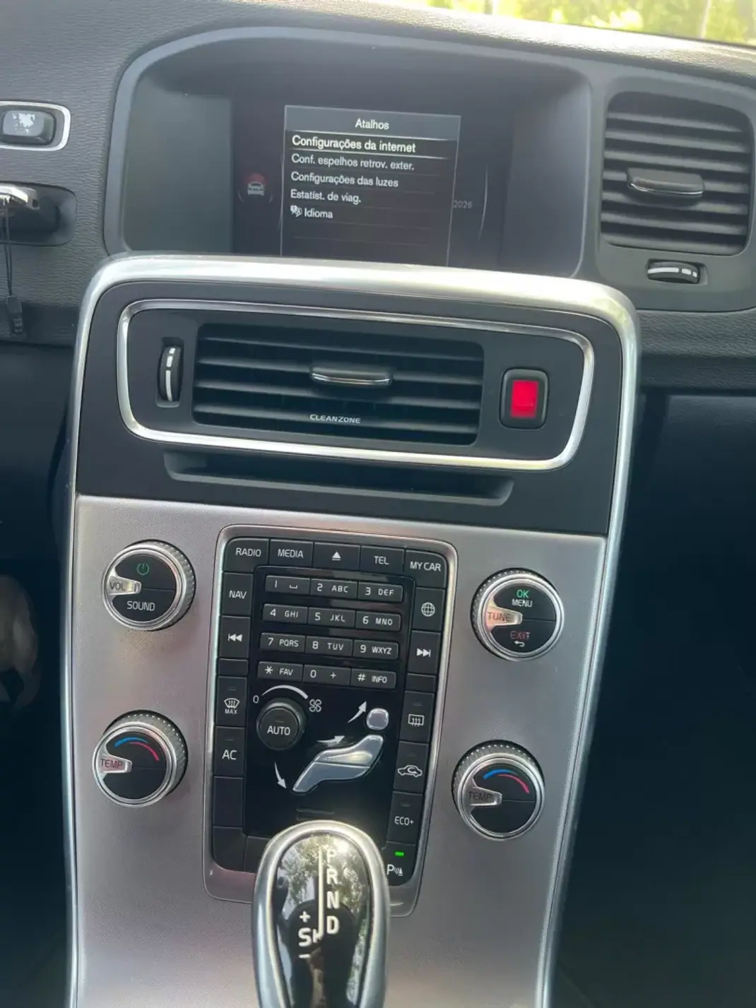 Volvo V60 2016 - 15900 EUR, 155935 km - AUTO.MOTO.pt - 155935km - foto 11 de 28