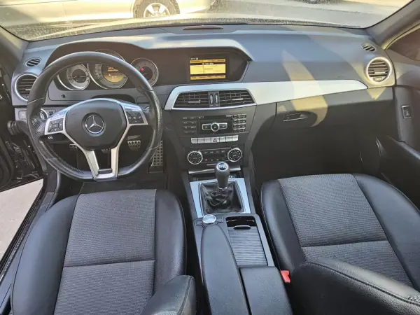 Mercedes-Benz C 220 2011 - 13750 EUR, 161000 km - AUTO.MOTO.pt - 161000km - foto 10 de 12