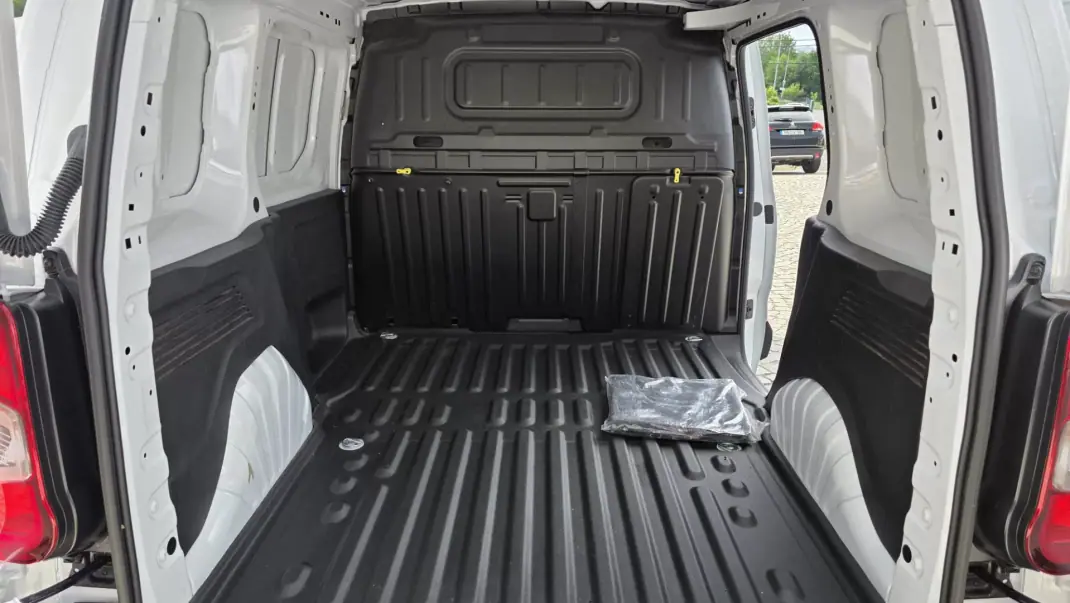 Citroën Berlingo 2022 - 14450 EUR, 77000 km - AUTO.MOTO.pt - 77000km - foto 12 de 24