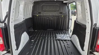 Citroën Berlingo 2022 - 14450 EUR, 77000 km - AUTO.MOTO.pt - 77000km - foto 12 de 24