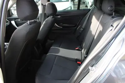 BMW 116 2013 - 9900 EUR, 211000 km - AUTO.MOTO.pt - 211000km - foto 7 de 17