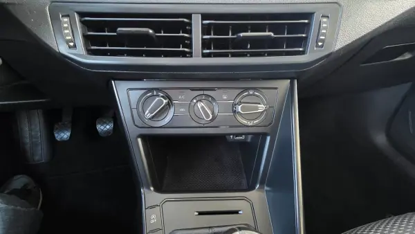 Volkswagen Polo 2018 - 11890 EUR, 88000 km - AUTO.MOTO.pt - 88000km - foto 21 de 31