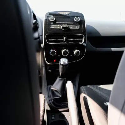 Renault Clio 2018 - 12900 EUR, 89758 km - 89758km - foto 7 de 23