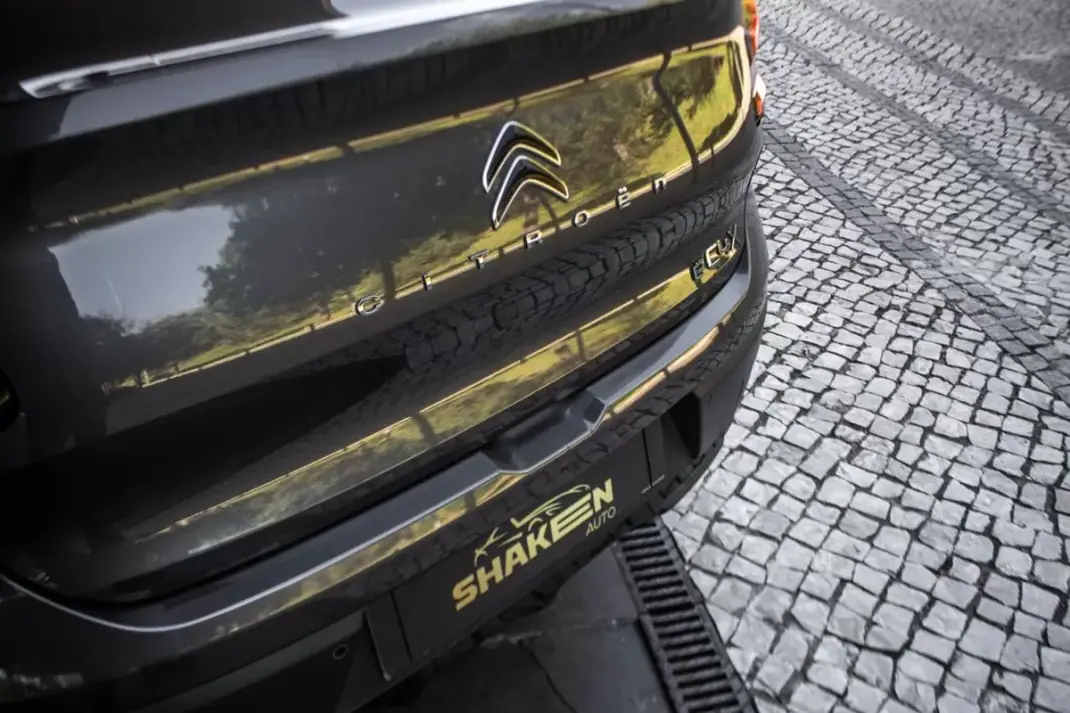 Citroën e-C4 X 2024 - 22450 EUR, 46584 km - AUTO.MOTO.pt - 46584km - foto 10 de 39