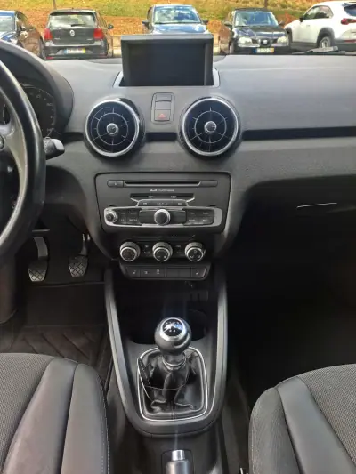 Audi A1 2012 - 8990 EUR, 206000 km - AUTO.MOTO.pt - 206000km - foto 12 de 20