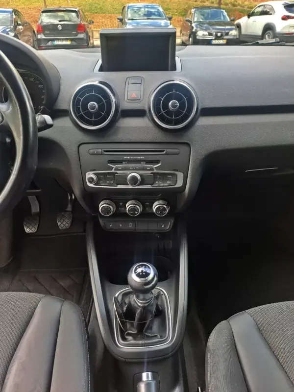 Audi A1 2012 - 8990 EUR, 206000 km - AUTO.MOTO.pt - 206000km - foto 12 de 20