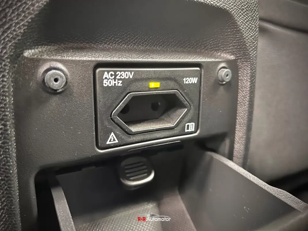Peugeot 308 2018 - 14750 EUR, 218000 km - 218000km - foto 18 de 42