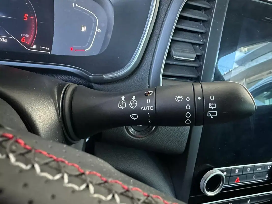 Renault Mégane 2021 - 19900 EUR, 72500 km - AUTO.MOTO.pt - 72500km - foto 12 de 25