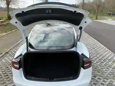 Tesla Model 3 2022 - 33500 EUR, 70000 km - AUTO.MOTO.pt - 70000km - foto 17 de 30