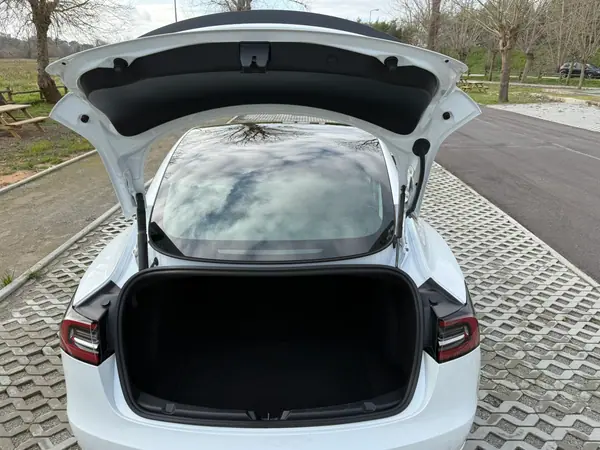 Tesla Model 3 2022 - 33500 EUR, 70000 km - AUTO.MOTO.pt - 70000km - foto 17 de 30