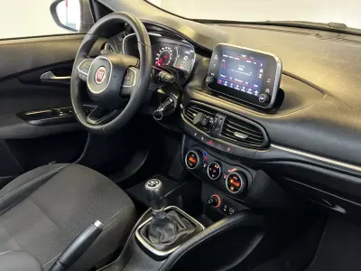 Fiat Tipo Station Wagon 2017 - 9490 EUR, 120000 km - AUTO.MOTO.pt - 120000km - foto 15 de 30