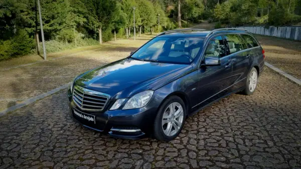 Mercedes-Benz E 220 2010 - 17450 EUR, 226000 km - AUTO.MOTO.pt - 226000km - foto 3 de 24