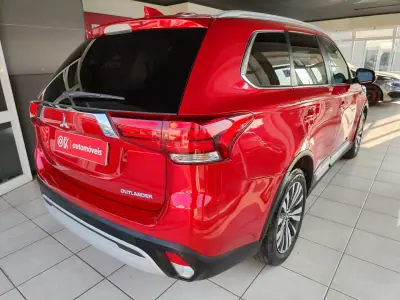 Mitsubishi Outlander 2021 - 18900 EUR, 141000 km - AUTO.MOTO.pt - 141000km - foto 11 de 37