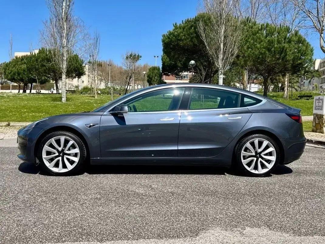 Tesla Model 3 2019 - 23990 EUR, 83000 km - AUTO.MOTO.pt - 83000km - foto 5 de 26