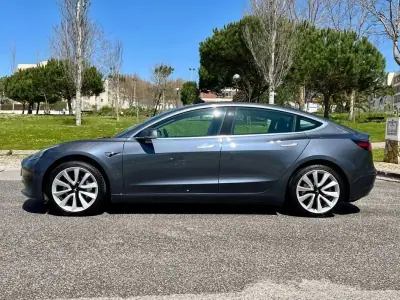 Tesla Model 3 2019 - 23990 EUR, 83000 km - AUTO.MOTO.pt - 83000km - foto 5 de 26