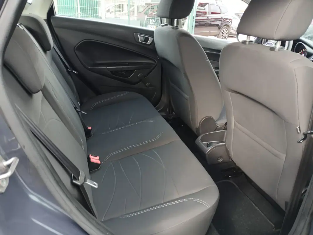 Ford Fiesta 2013 - 8150 EUR, 106782 km - AUTO.MOTO.pt - 106782km - foto 19 de 26