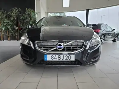 Volvo V60 2012 - 7990 EUR, 222113 km - AUTO.MOTO.pt - 222113km - foto 2 de 11