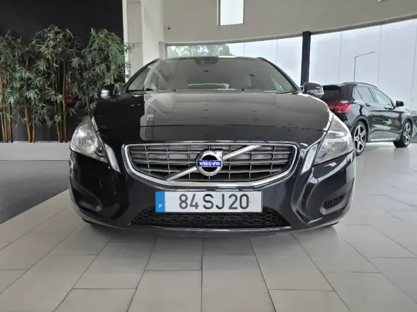 Volvo V60 2012 - 7990 EUR, 222113 km - AUTO.MOTO.pt - 222113km - foto 2 de 11