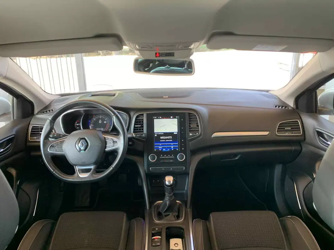 Renault Mégane 2017 - 16750 EUR, 88269 km - AUTO.MOTO.pt - 88269km - foto 13 de 35
