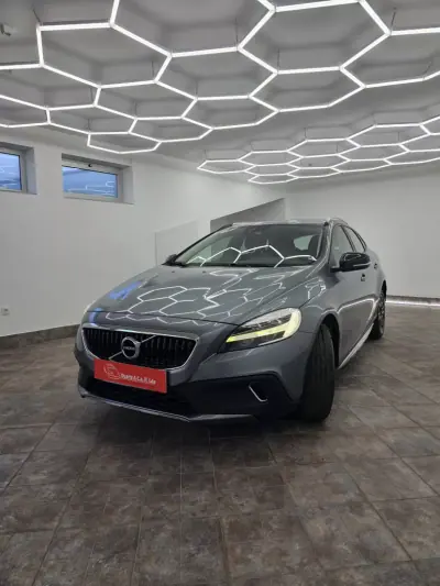 Volvo V40 Cross Country 2018 - 15000 EUR, 106816 km - 106816km - foto 25 de 40