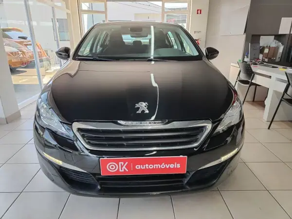 Peugeot 308 2014 - 9450 EUR, 199000 km - AUTO.MOTO.pt - 199000km - foto 3 de 32