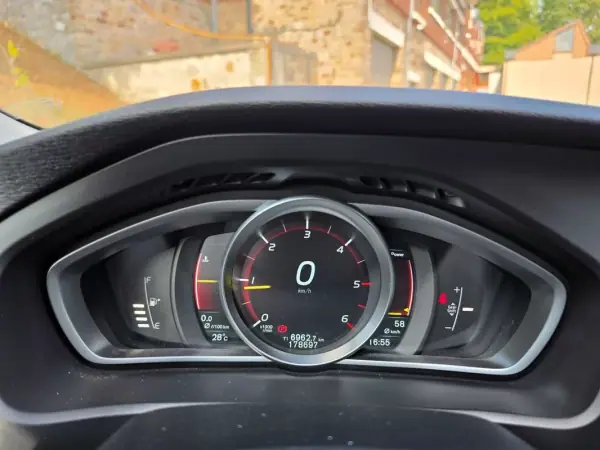 Volvo V40 2015 - 11750 EUR, 178697 km - 178697km - foto 8 de 18