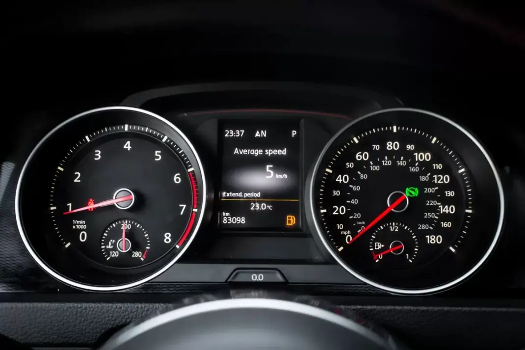 Volkswagen Golf 2015 - 24990 EUR, 83192 km - AUTO.MOTO.pt - 83192km - foto 21 de 45