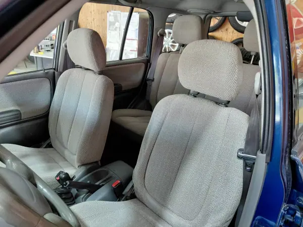 Suzuki Grand Vitara 1999 - 5900 EUR, 285000 km - AUTO.MOTO.pt - 285000km - foto 13 de 15