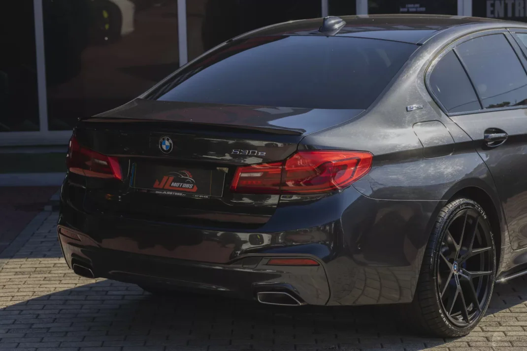 BMW 530e 2019 - 26850 EUR, 181810 km - AUTO.MOTO.pt - 181810km - foto 38 de 47