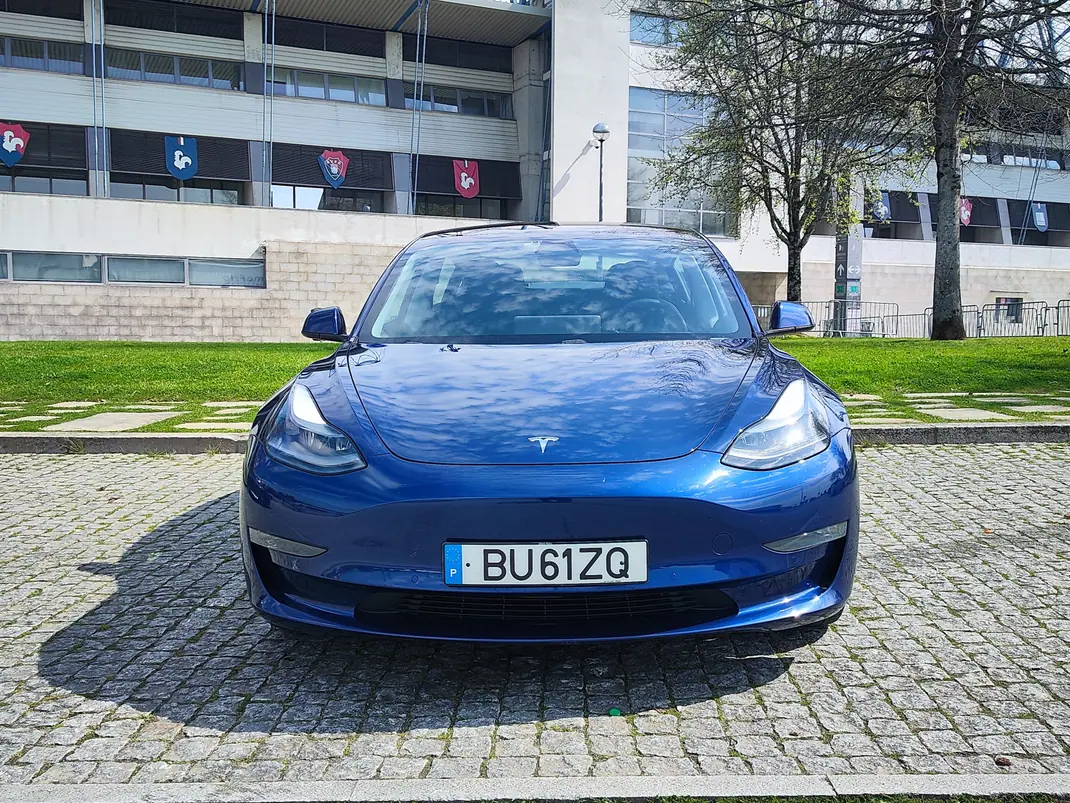 Tesla Model 3 2021 - 25900 EUR, 99145 km - AUTO.MOTO.pt - 99145km - foto 4 de 15