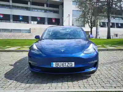 Tesla Model 3 2021 - 25900 EUR, 99145 km - AUTO.MOTO.pt - 99145km - foto 4 de 15