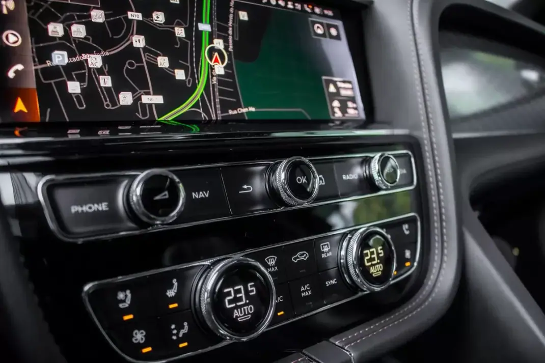 Bentley Bentayga 2022 - 230000 EUR, 70942 km - AUTO.MOTO.pt - 70942km - foto 30 de 57