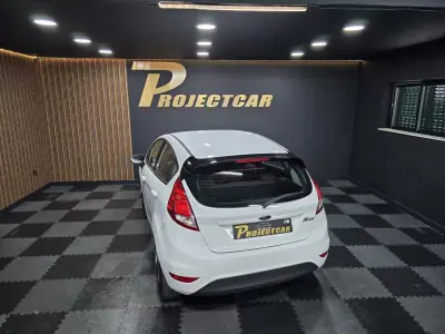 Ford Fiesta 2015 - 10750 EUR, 165000 km - AUTO.MOTO.pt - 165000km - foto 9 de 23